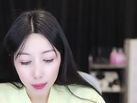 Nuyoah-77 online show from 11.14.25