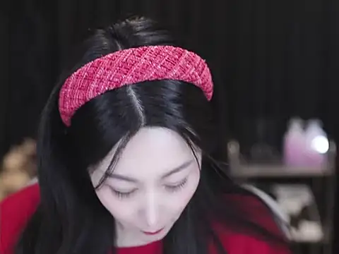 Snapshot of Nuyoah-77 chatting on 02.17.26 Nuyoah-77 online show from 02.17.26