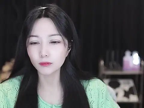 Snapshot of Nuyoah-77 chatting on 02.26.26 Nuyoah-77 online show from 02.26.26