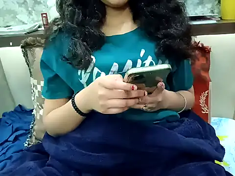 Snapshot of GoldnessAishu chatting on 12.20.24 GoldnessAishu online show from 12.20.24