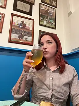 Snapshot of gloria01_daddy chatting on 02.06.26 gloria01 daddy online show from 02.06.26