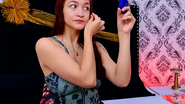 SaaraBrown online show from 12.21.25