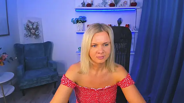 AgathaKlouin online show from 10.28.25