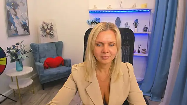 AgathaKlouin online show from 04.16.26