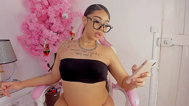 Snapshot of Mia_Jansen chatting on 12.11.24 Mia Jansen online show from 12.11.24