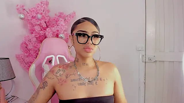 Snapshot of Mia_Jansen chatting on 12.12.24 Mia Jansen online show from 12.12.24