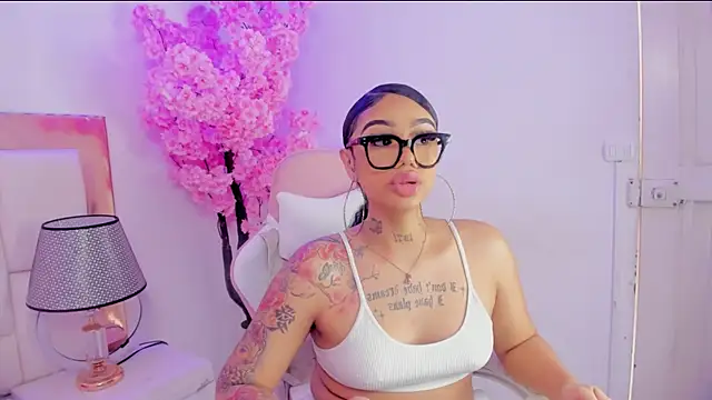 Snapshot of Mia_Jansen chatting on 02.06.25 Mia Jansen online show from 02.06.25