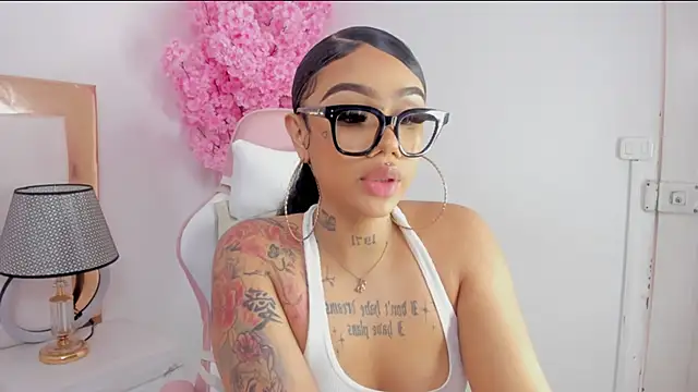 Snapshot of Mia_Jansen chatting on 02.08.25 Mia Jansen online show from 02.08.25