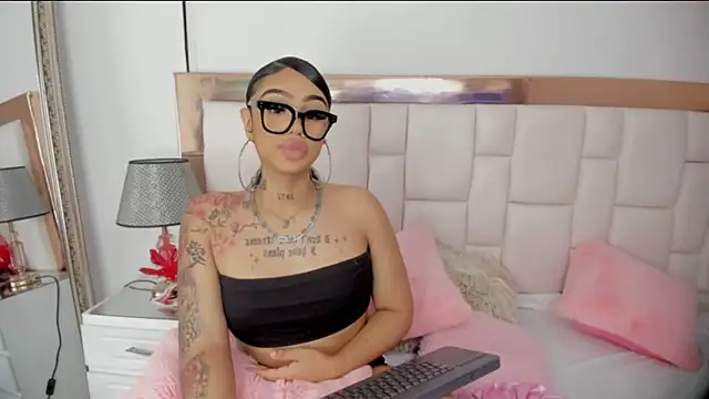 Snapshot of Mia_Jansen chatting on 02.10.25 Mia Jansen online show from 02.10.25