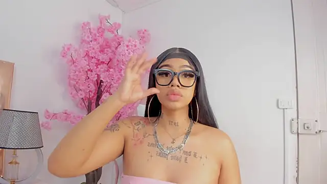 Snapshot of Mia_Jansen chatting on 02.21.25 Mia Jansen online show from 02.21.25