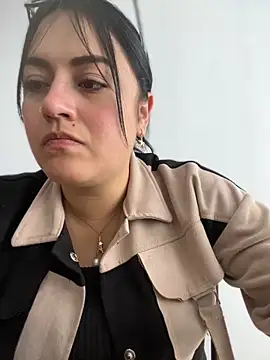 Snapshot of Lesly_10- chatting on 04.28.26 Lesly 10- online show from 04.28.26