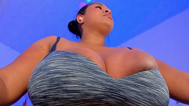 Snapshot of Brianna_bigboobs chatting on 07.18.26 Brianna bigboobs online show from 07.18.26