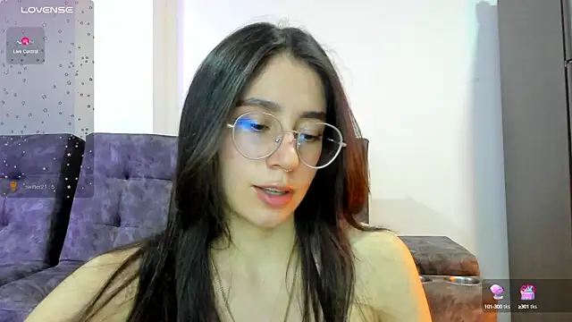 Snapshot of emmadiaz1 chatting on 12.13.24 emmadiaz1 online show from 12.13.24