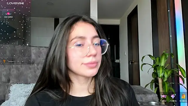 Snapshot of emmadiaz1 chatting on 12.18.24 emmadiaz1 online show from 12.18.24