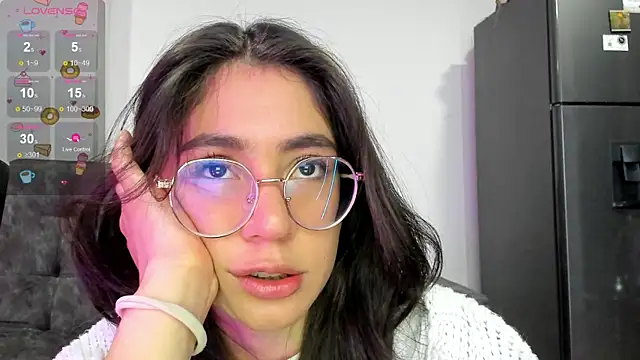 Snapshot of emmadiaz1 chatting on 01.10.25 emmadiaz1 online show from 01.10.25