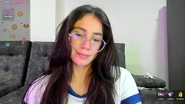 Snapshot of emmadiaz1 chatting on 02.24.25 emmadiaz1 online show from 02.24.25