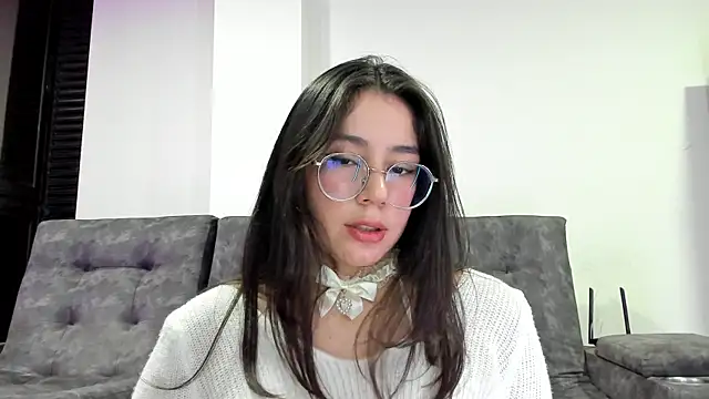 Snapshot of emmadiaz1 chatting on 09.13.25 emmadiaz1 online show from 09.13.25