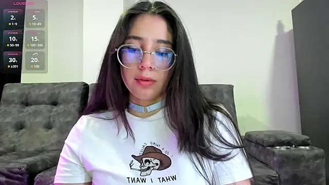 Snapshot of emmadiaz1 chatting on 10.10.25 emmadiaz1 online show from 10.10.25