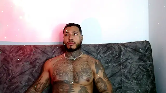 Snapshot of Exotic_tatto27121 chatting on 12.19.24 Exotic tatto27121 online show from 12.19.24