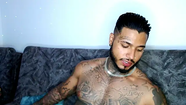 Snapshot of Exotic_tatto27121 chatting on 01.17.25 Exotic tatto27121 online show from 01.17.25