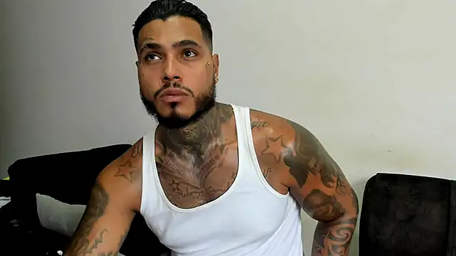 Snapshot of Exotic_tatto27121 chatting on 04.24.26 Exotic tatto27121 online show from 04.24.26