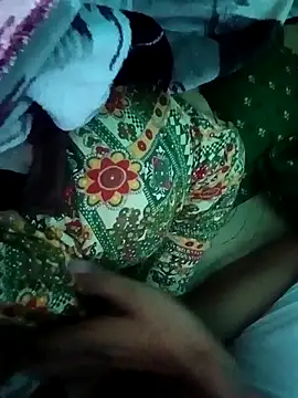 Snapshot of Lustyful_Couple chatting on 10.27.25 Lustyful Couple online show from 10.27.25