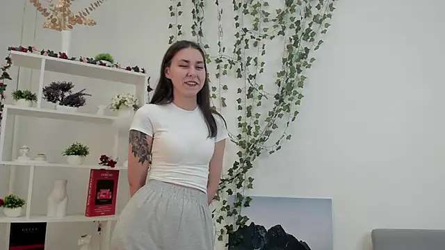 Snapshot of MaidaDwinell chatting on 05.15.26 MaidaDwinell online show from 05.15.26