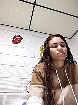 caroline0997 online show from 02.13.25