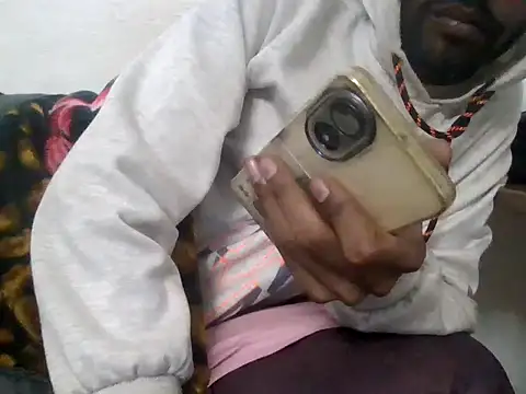 Snapshot of devilsam3327 chatting on 11.11.25 devilsam3327 online show from 11.11.25