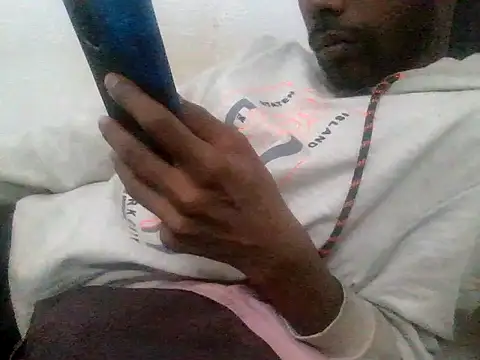 Snapshot of devilsam3327 chatting on 12.02.25 devilsam3327 online show from 12.02.25