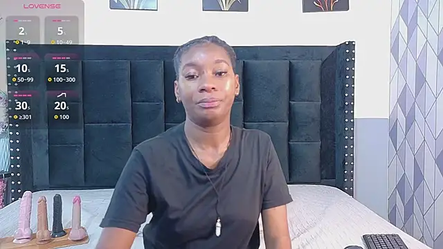 Snapshot of petitelittleebony chatting on 07.16.26 petitelittleebony online show from 07.16.26