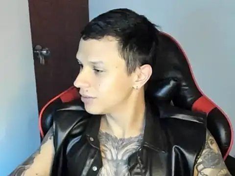 Snapshot of goodboy69l chatting on 06.25.26 goodboy69l online show from 06.25.26