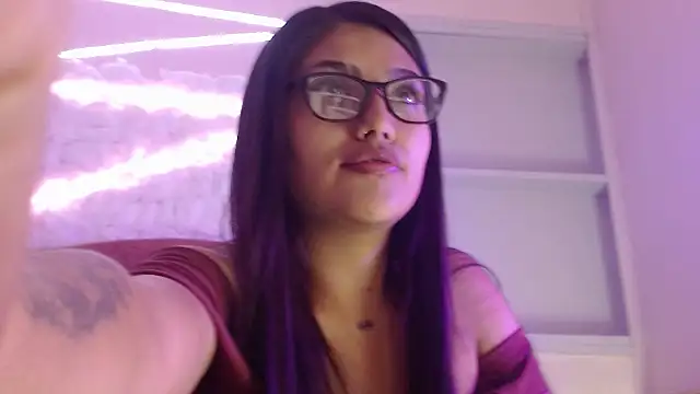 Snapshot of SarahStones chatting on 01.24.25 SarahStones online show from 01.24.25