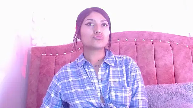 Snapshot of SarahStones chatting on 02.11.25 SarahStones online show from 02.11.25