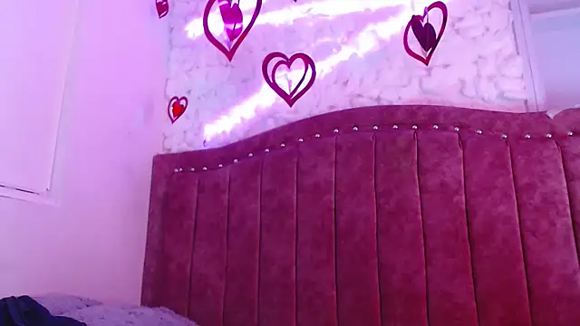 Snapshot of SarahStones chatting on 02.15.25 SarahStones online show from 02.15.25