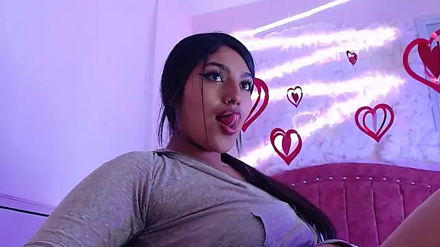 Snapshot of SarahStones chatting on 02.19.25 SarahStones online show from 02.19.25