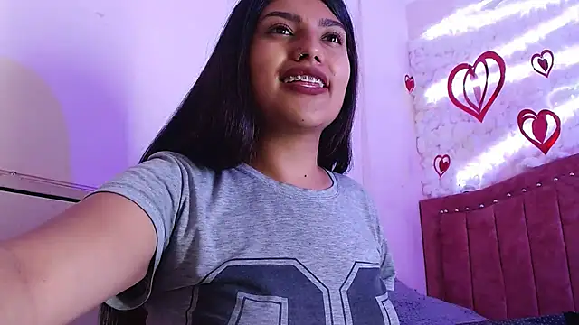 Snapshot of SarahStones chatting on 02.21.25 SarahStones online show from 02.21.25