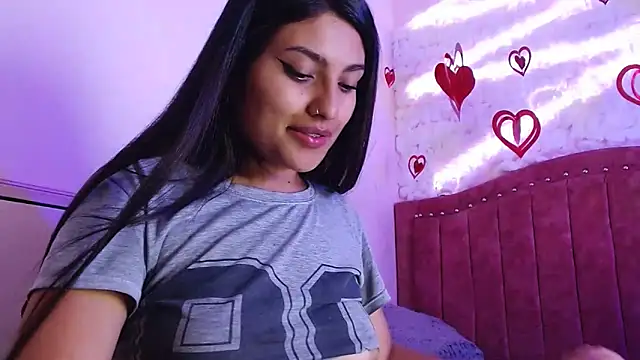 Snapshot of SarahStones chatting on 02.21.25 SarahStones online show from 02.21.25