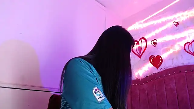 Snapshot of SarahStones chatting on 03.01.25 SarahStones online show from 03.01.25