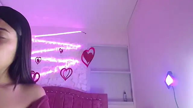 Snapshot of SarahStones chatting on 03.12.25 SarahStones online show from 03.12.25