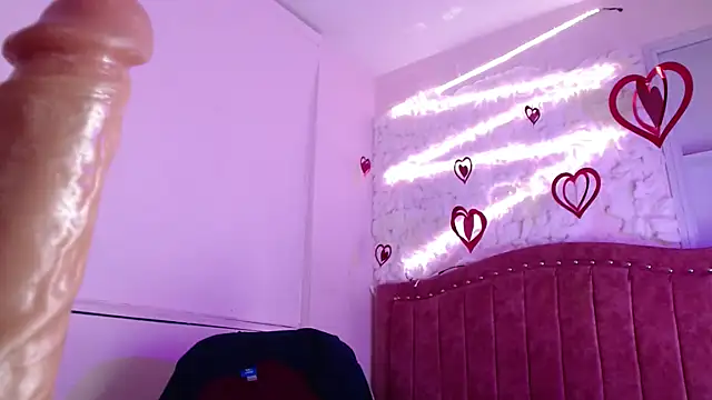 Snapshot of SarahStones chatting on 03.12.25 SarahStones online show from 03.12.25