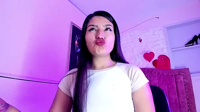 Snapshot of SarahStones chatting on 09.18.25 SarahStones online show from 09.18.25