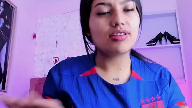 Snapshot of SarahStones chatting on 09.20.25 SarahStones online show from 09.20.25