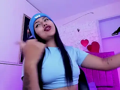 Snapshot of SarahStones chatting on 09.26.25 SarahStones online show from 09.26.25