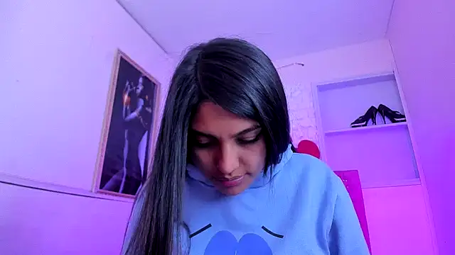 Snapshot of SarahStones chatting on 10.09.25 SarahStones online show from 10.09.25