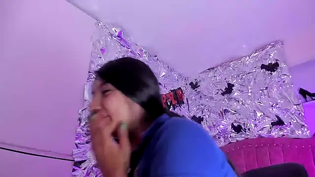 Snapshot of SarahStones chatting on 10.24.25 SarahStones online show from 10.24.25