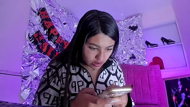 Snapshot of SarahStones chatting on 11.02.25 SarahStones online show from 11.02.25