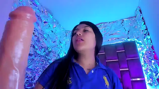 Snapshot of SarahStones chatting on 12.01.25 SarahStones online show from 12.01.25