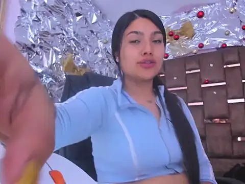 Snapshot of SarahStones chatting on 12.15.25 SarahStones online show from 12.15.25