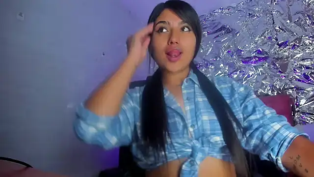 Snapshot of SarahStones chatting on 02.18.26 SarahStones online show from 02.18.26